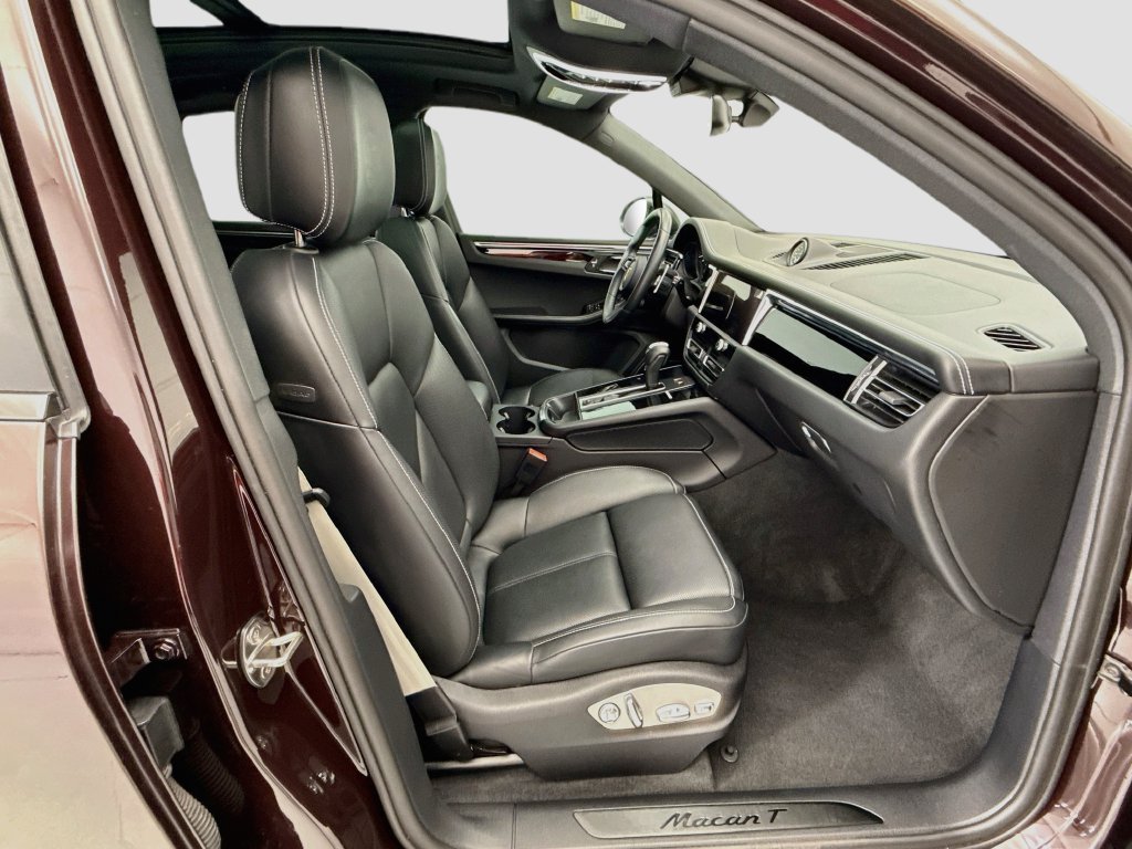 Used 2024 Porsche Macan AWD/4WD image 19