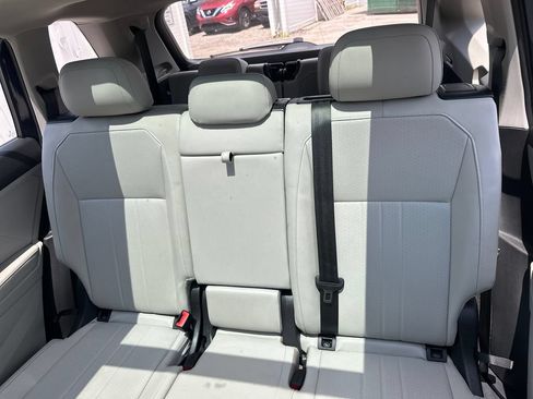 Used 2023 Volkswagen Tiguan SE w/ Panoramic Sunroof Package FWD image 20