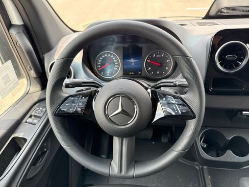 Used 2025 Mercedes-Benz Sprinter 2500 image 17