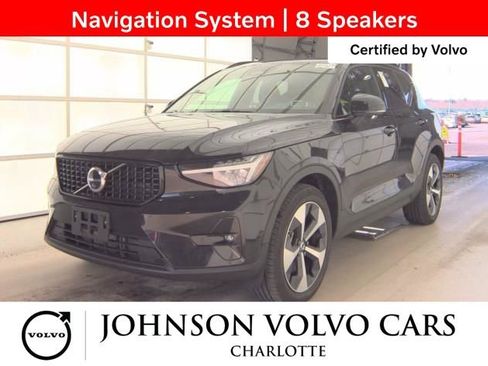 Certified 2025 Volvo XC40 B5 Plus image 3