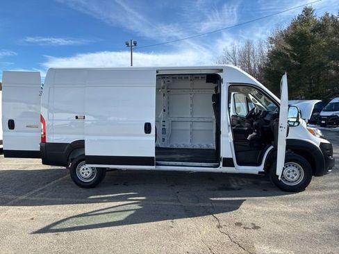 Used 2025 RAM ProMaster 2500 w/ Convenience Group image 10