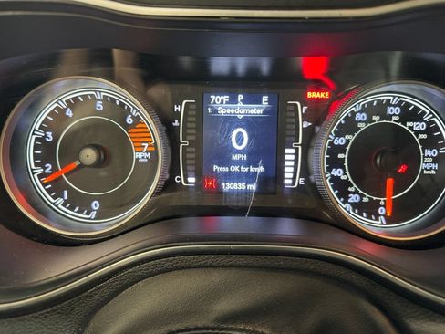 Used 2019 Jeep Cherokee Latitude Plus FWD image 18