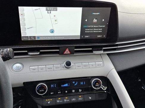 Used 2023 Hyundai Elantra Limited image 16