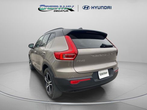 Used 2022 Volvo XC40 T4 R-Design w/ Climate Package image 6