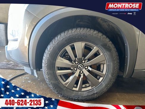 Used 2022 Nissan Pathfinder S image 31