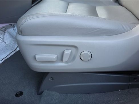 Used 2020 Toyota Sienna Limited image 14