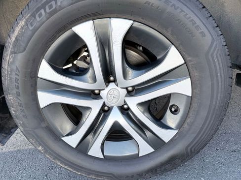 Used 2018 Toyota RAV4 LE image 9