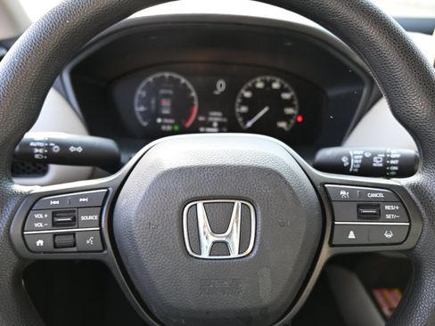 Used 2025 Honda HR-V LX image 24
