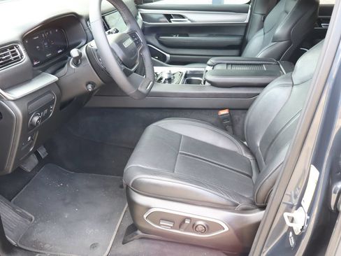 Used 2024 Jeep Wagoneer L Series II w/ Convenience Group I AWD/4WD image 17