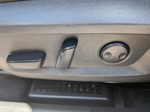 Used 2023 Nissan Rogue SV image 17