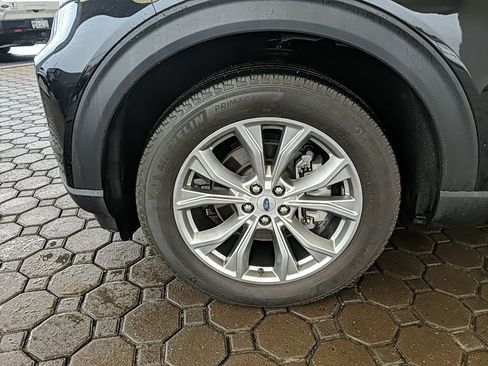 Used 2023 Ford Explorer XLT w/ Equipment Group 202A image 11