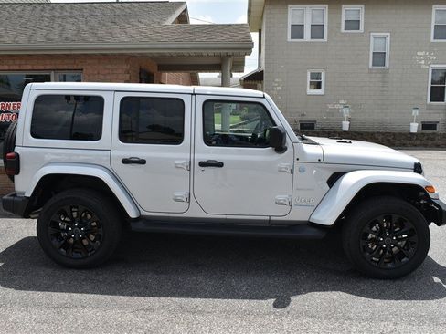 Used 2024 Jeep Wrangler Unlimited Sahara AWD/4WD image 2