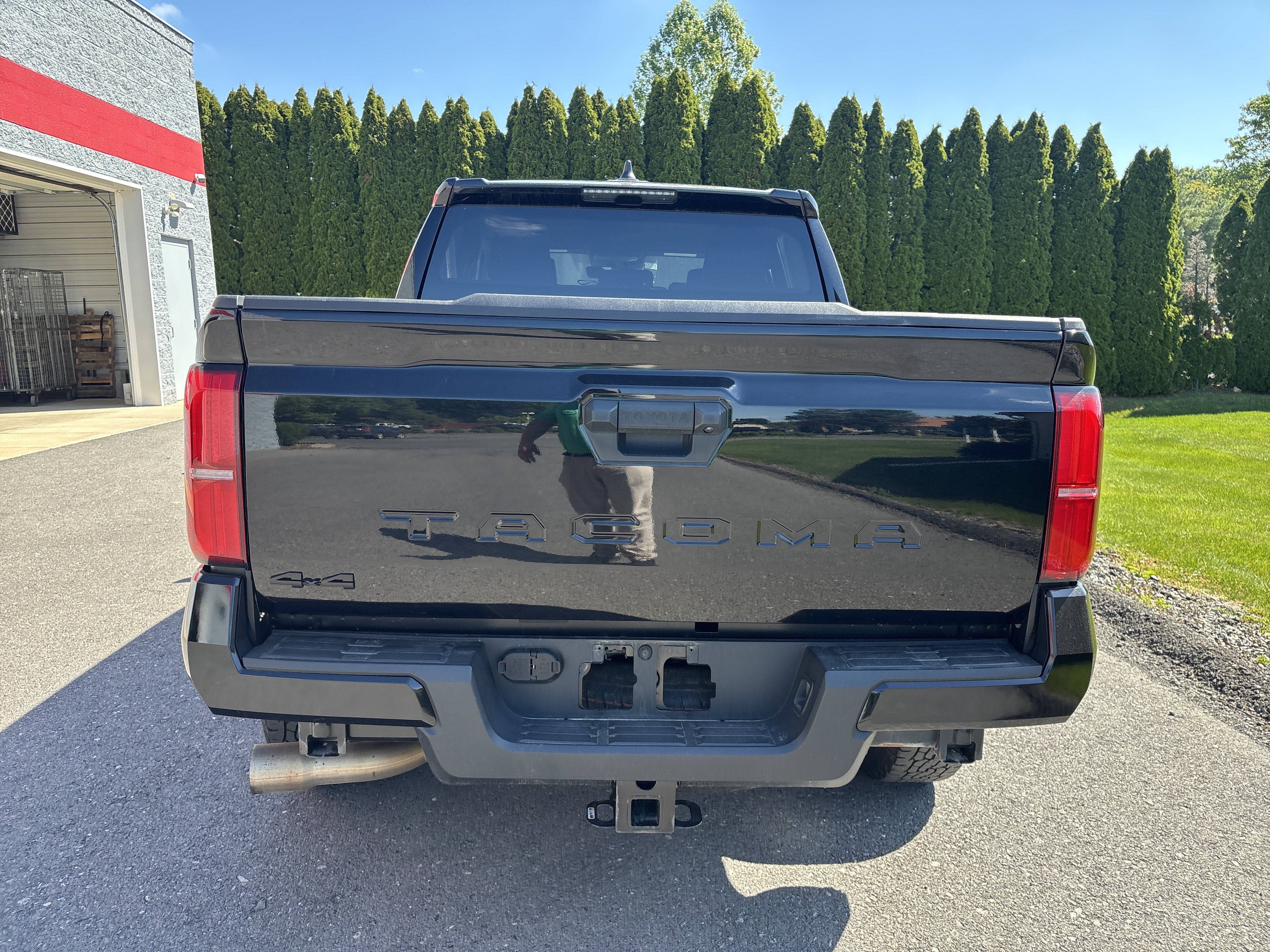 Used 2024 Toyota Tacoma TRD Off-Road AWD/4WD image 4