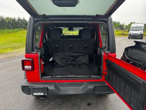 Used 2024 Jeep Wrangler Unlimited Sport AWD/4WD image 17