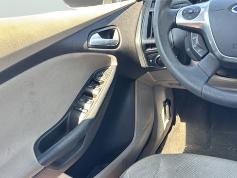 Used 2013 Ford Focus SE w/ Super Fuel Economy (SFE) Pkg FWD image 19