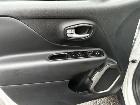 Used 2023 Jeep Renegade Latitude image 15