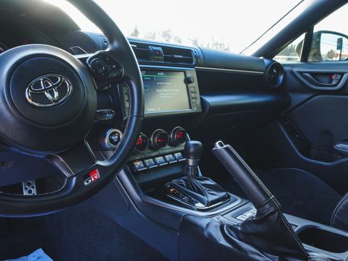 Used 2025 Toyota GR86 Premium image 24