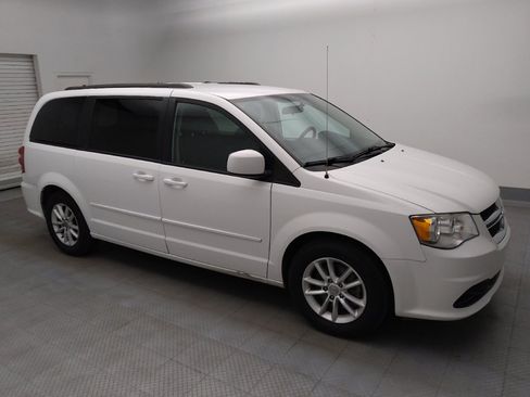 Used 2016 Dodge Grand Caravan SXT FWD image 11
