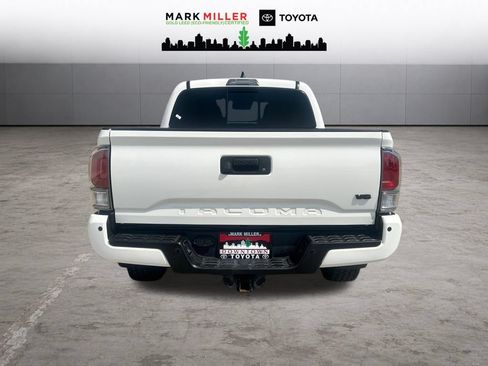 Used 2020 Toyota Tacoma TRD Off-Road w/ TRD Premium Off Road Package AWD/4WD image 4