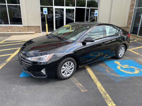 Used 2019 Hyundai Elantra SE FWD image 2