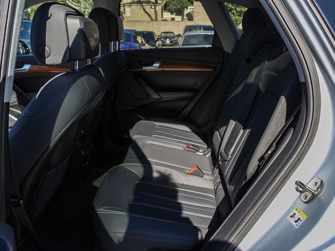 Used 2021 Audi Q5 e Premium w/ Convenience Package image 18