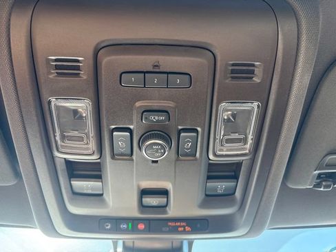 Used 2022 Chevrolet Tahoe Z71 w/ Z71 Off-Road Package AWD/4WD image 14