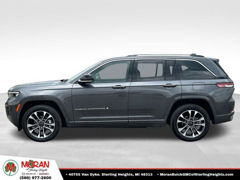 Used 2022 Jeep Grand Cherokee Overland AWD/4WD image 2