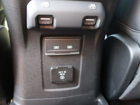 Used 2025 Jeep Wrangler Unlimited Rubicon AWD/4WD image 32