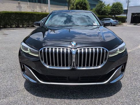 Used 2022 BMW 750i xDrive w/ Luxury Rear Seating Package AWD/4WD image 9