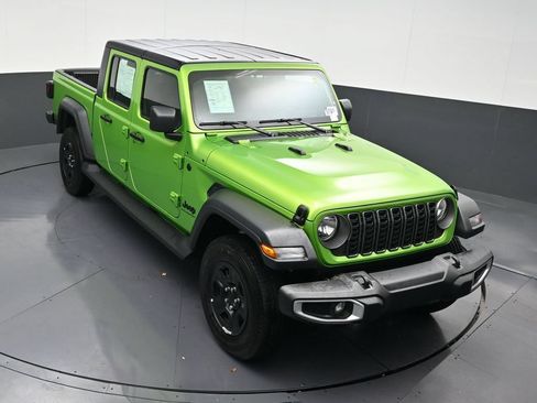 Used 2025 Jeep Gladiator Sport AWD/4WD image 21