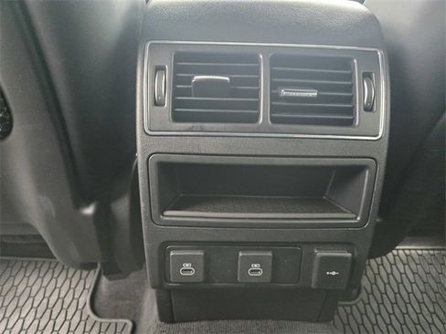 Used 2024 Jaguar F-PACE R-Dynamic S image 15