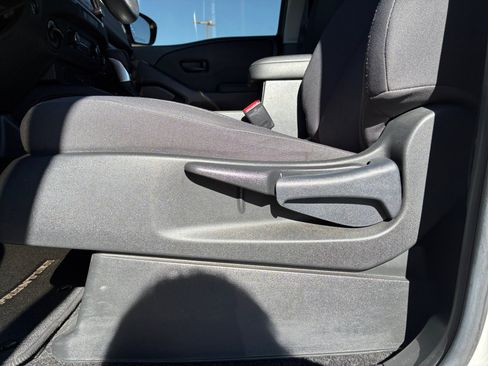 Used 2024 Nissan Frontier S AWD/4WD image 15