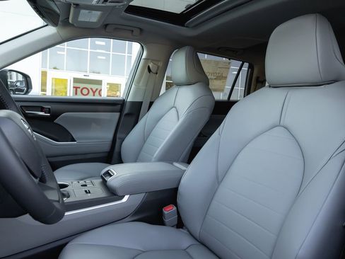 New 2026 Toyota Highlander XLE AWD/4WD image 8