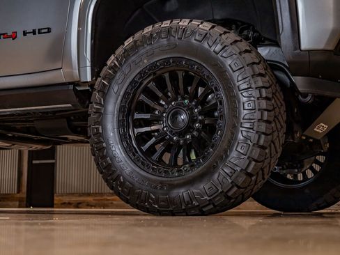 Used 2025 GMC Sierra 3500 AT4 w/ AT4 Premium Plus Package image 12