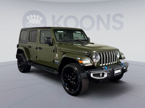 Used 2022 Jeep Wrangler Unlimited Sahara w/ Cold Weather Group AWD/4WD image 10