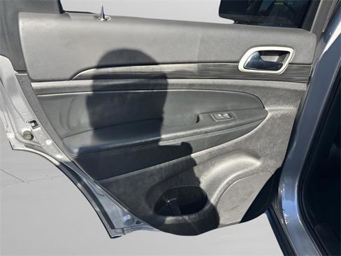 Used 2021 Jeep Grand Cherokee Laredo image 19