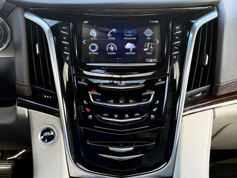 Used 2017 Cadillac Escalade Premium Luxury image 29