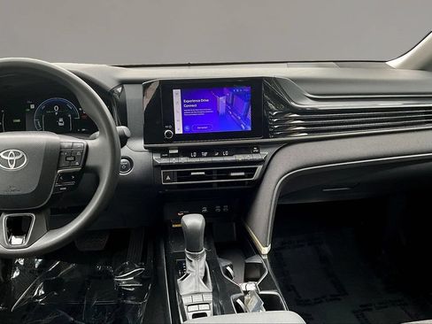 Used 2025 Toyota Camry LE FWD image 9