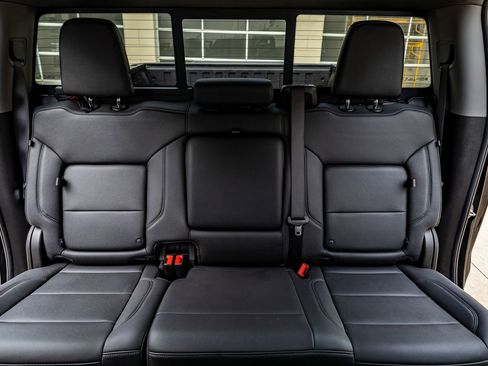 Used 2024 Chevrolet Silverado 1500 LT Trail Boss w/ Convenience Package II AWD/4WD image 34