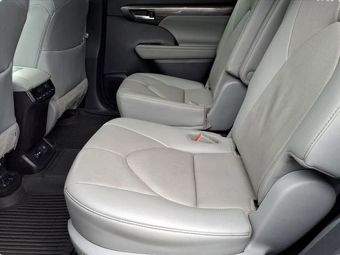 Used 2021 Toyota Highlander Limited image 6
