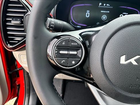 Certified 2025 Kia Soul EX FWD image 23