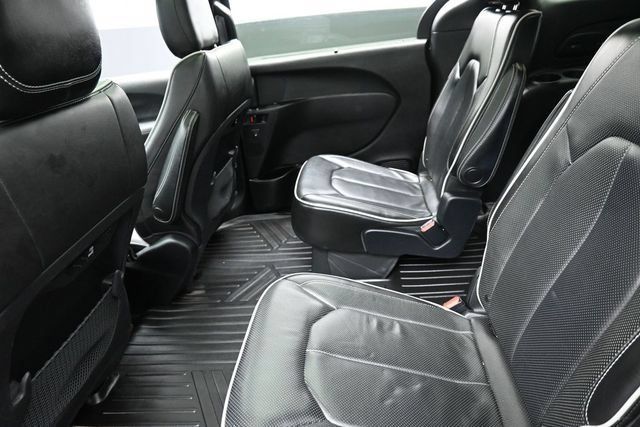 Used 2019 Chrysler Pacifica Limited w/ S Appearance Package FWD image 18