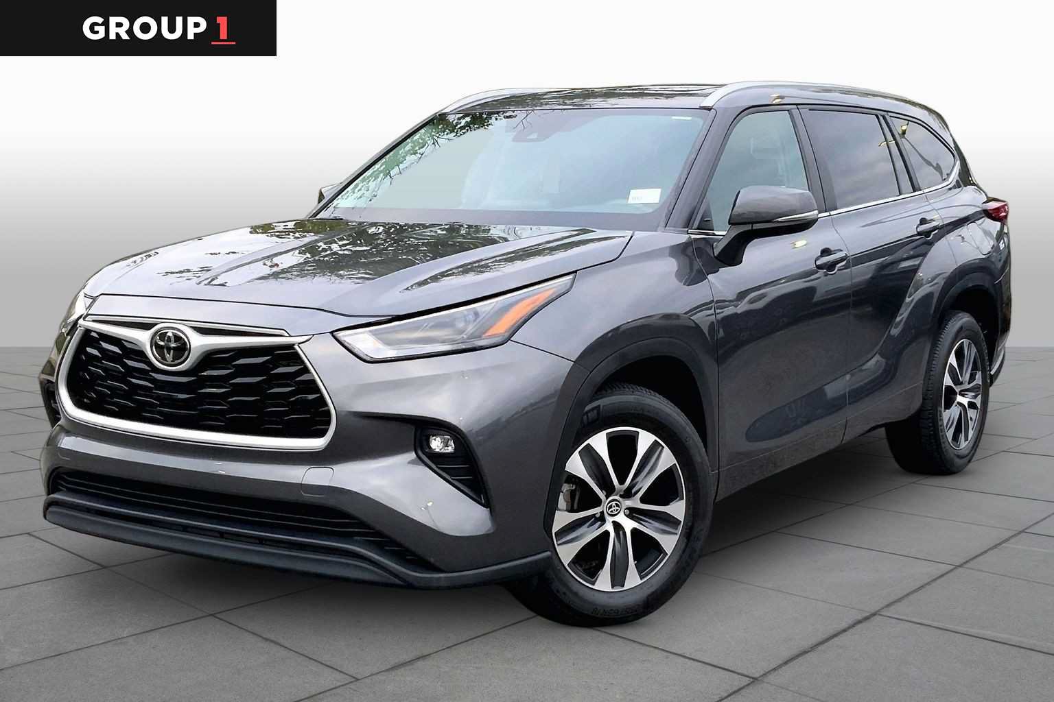 Used 2023 Toyota Highlander XLE FWD image 1