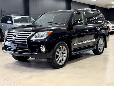 Used 2015 Lexus LX 570 4WD w/ Luxury Package image 4