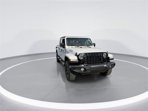 Used 2023 Jeep Gladiator Willys image 3