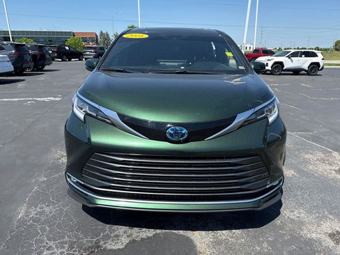 Used 2025 Toyota Sienna Limited AWD/4WD image 2