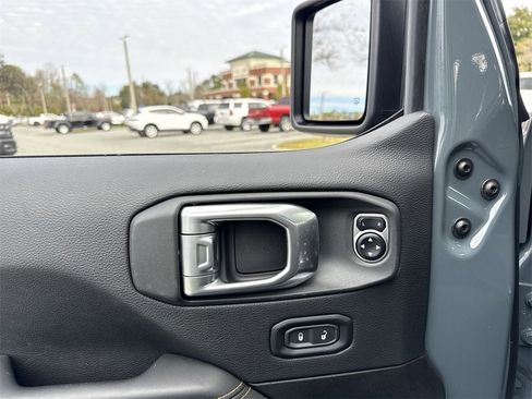 Used 2024 Jeep Wrangler Sahara image 13