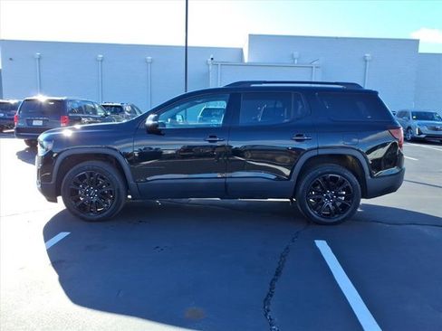 Used 2023 GMC Acadia SLE w/ Driver Convenience Package image 4