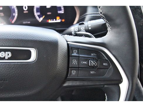 Used 2025 Jeep Grand Cherokee L Altitude RWD image 25