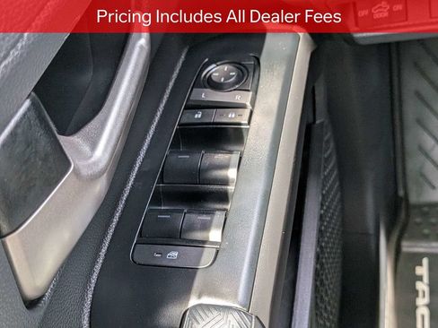 Certified 2025 Toyota Tacoma TRD Off-Road AWD/4WD image 25